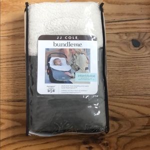 JJ Cole bundle me car seat insert.